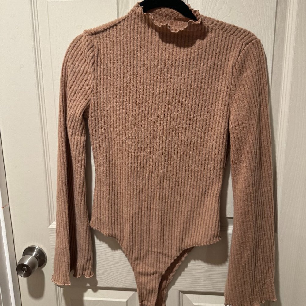 SHEIN Essnce Stand Collar Flare Sleeve T-shirt Bodysuit